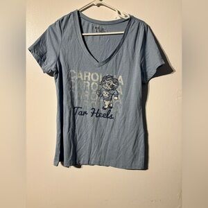 UNC Tar Heels Women’s V-Neck Graphic T-Shirt Blue Size Large
(691)